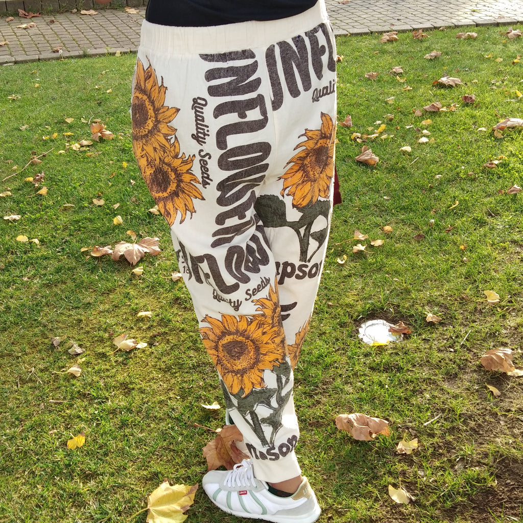 Calça jogger com estampado de girassol